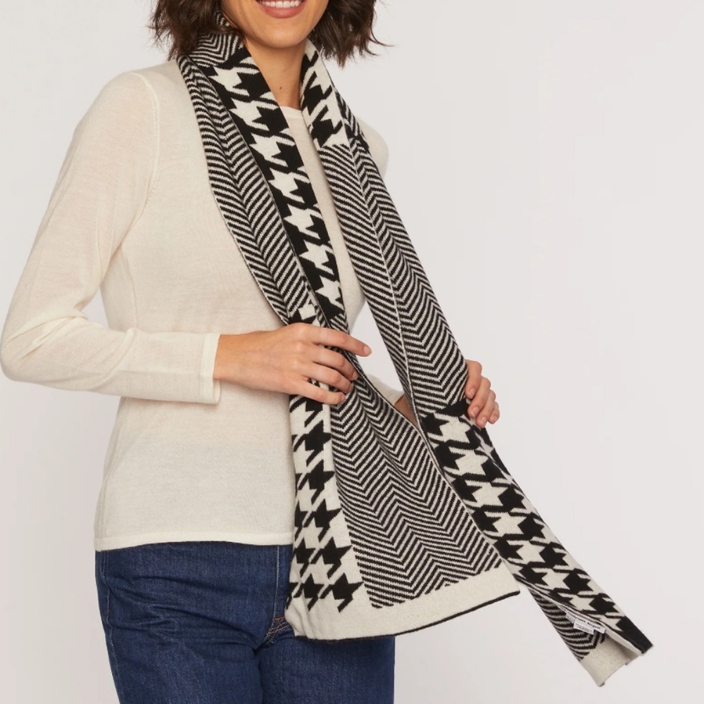 🆕️100% Cashmere houndstooth herringbone scarf, black/ white